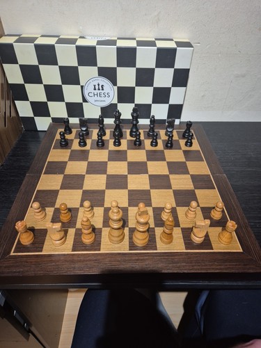 John Lewis Holz klappbares Schachspiel klassische Spiele Sammlung verpackt