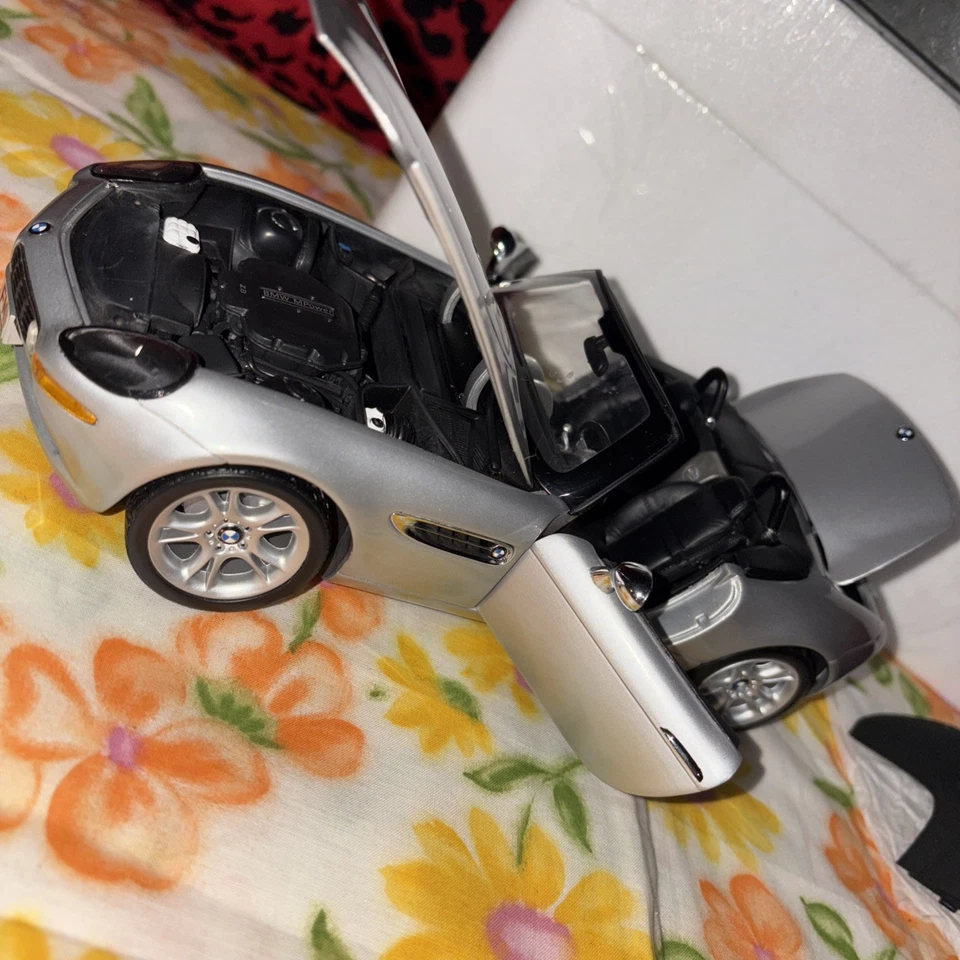 WOW! James Bond Kyosho 1:18 BMW Z8 “El mundo no es suficiente”/¡NUEVO! Foto 2 de 4
