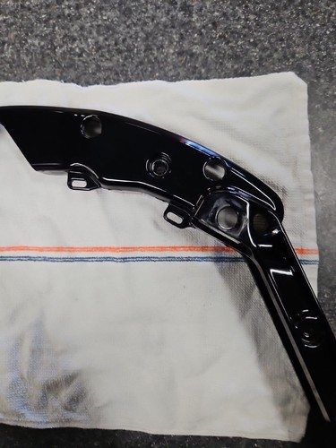 Harley Davidson Saddlebag Rear Fender Support Bracket 90201320 - Picture 3 of 6