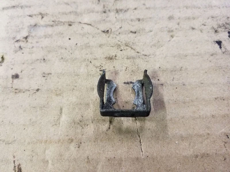 Clip retenedor inyector de combustible | Se adapta a 91 92 93 94 95 Mercedes Benz E320 500SEL Foto 2 de 2