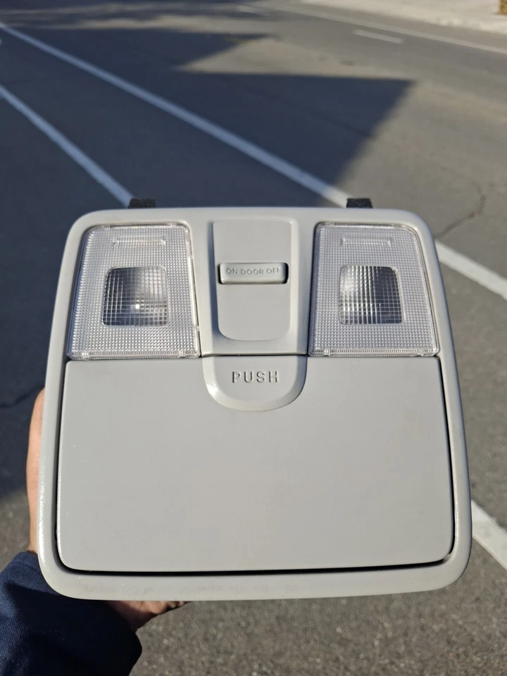 Luz de lámpara domo delantera Hyundai Elantra 2011-2016 OEM Foto 2 de 4