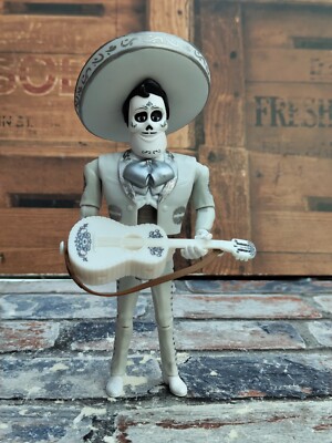 Disney Pixar Coco Ernesto De La Cruz 7'' Actionfigur mit Gitarre Mattel
