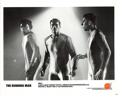 The Running Man 1987 Movie Photo 8x10 Arnold Schwarzenegger Yaphet Kotto *P113b