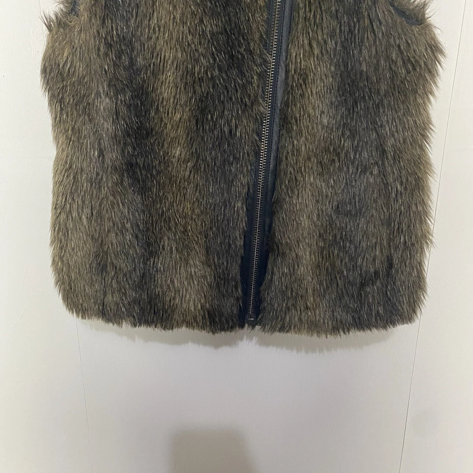 Chaleco de felpa Banana Republic para mujer de piel sintética con cremallera frontal marrón talla XS. Foto 3 de 4