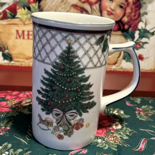 VTG Mikasa Heritage Cappuccino Mug 5" Tall Christmas Tree Holly Lattice
