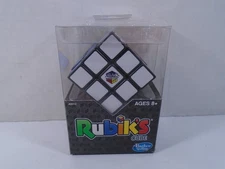 2014 HASBRO--RUBIK'S CUBE BRAIN TEASER PUZZLE (NEW)