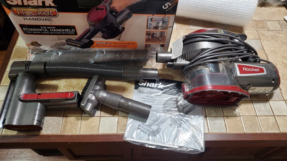 Shark Rocket True Pet Vacuum Cleaner Genuine With Box and Accessories - Image 3 of 4