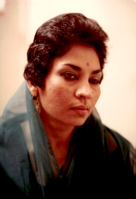 1980s Original Photo Pretty Indian Women Posing for the Camera P4-16