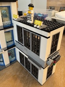 LEGO City Police Station 60141 - Retired - 100% complete - see description 
