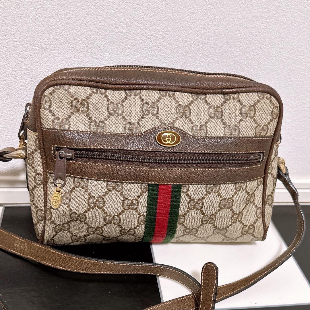 GUCCI shoulder bag for women in excellent pre-owned condition