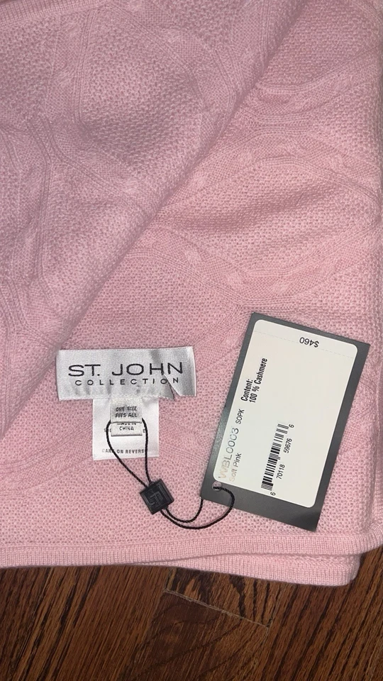 Manta bebé cachemir 30"X39" rosa suave tejida con cable colección St. John precio de venta sugerido por el fabricante $460 Foto 3 de 4