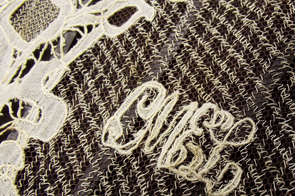 Raro Antiguo Abanico de Mano Muselina Bordado en Encaje Carrickmacross Irlandés Foto 4 de 4