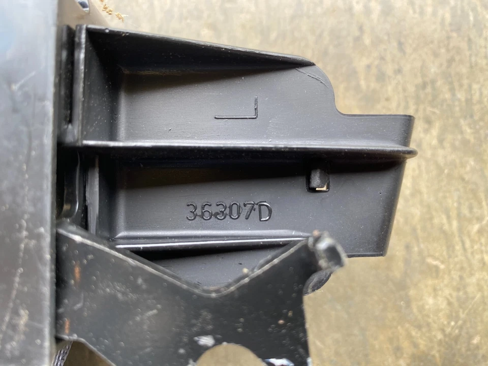 89 90 91 92 93 1993 Ford Thunderbird cinturón de seguridad trasero izquierdo retractor gris Foto 3 de 3