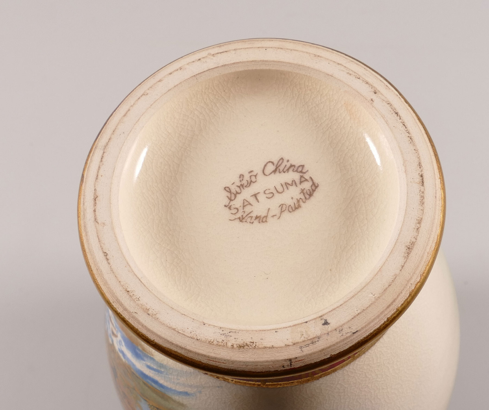 Satsuma Japan Kobo Vase mit Berglandschaft und Wassermühle Soko China