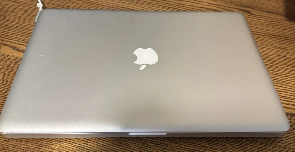 "Apple MacBook Pro 2011 2 GHz cuatro núcleos 16 GB de RAM Intel 15,4"" 1 TB SATA disco" Foto 2 de 4