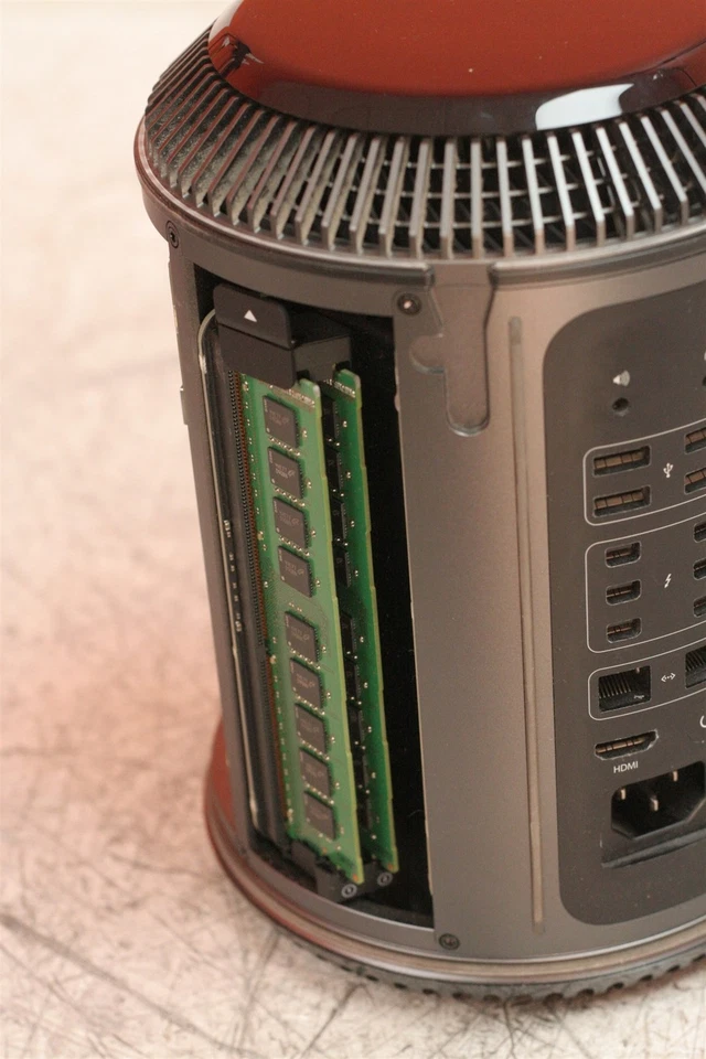 Apple Mac Pro Late 2013 6-Core Xeon E5 3.5GHz 24GB 1TB SSD D500 w/macOS - Image 3 of 4