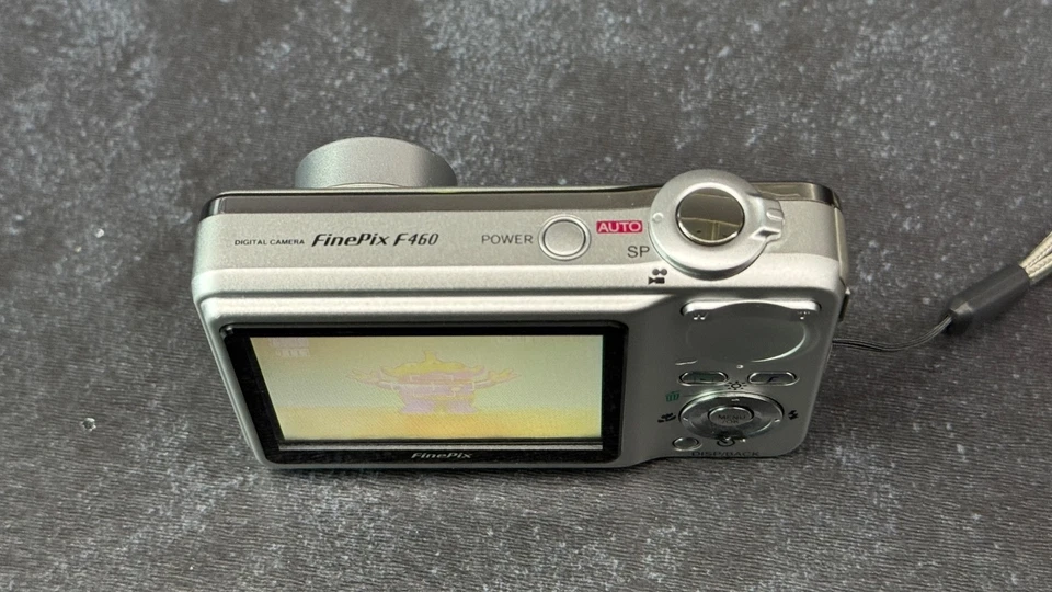 Fujifilm FinePix F460 5.1MP Digital Camera, Silver - Tested, photo 4 of 5