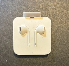 Apple EarPods MD827LL/A with Remote and Microphone - White