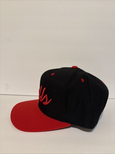 Vintage Chicago Bulls Script Style Black & Red SnapBack Hat Acrylic & Wool - Picture 3 of 9