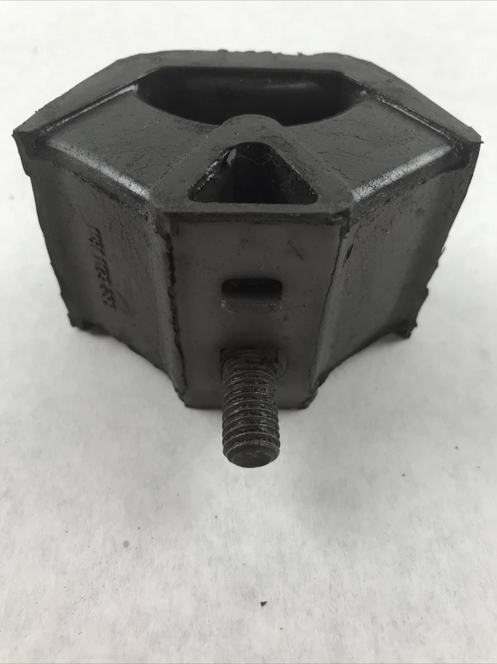 Заднее крепление двигателя A7022 для 1974-1984 BMW 733I - Изображение 3 из 4