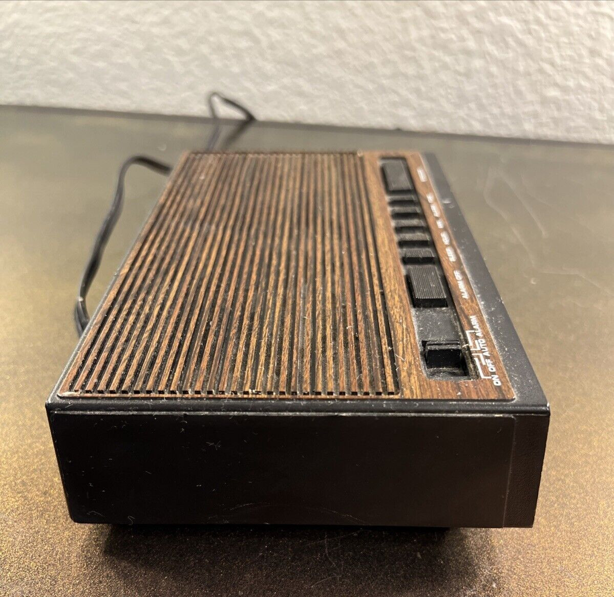 Vintage Spartus AM/FM Alarm Clock Radio Model 0107-61 Tested