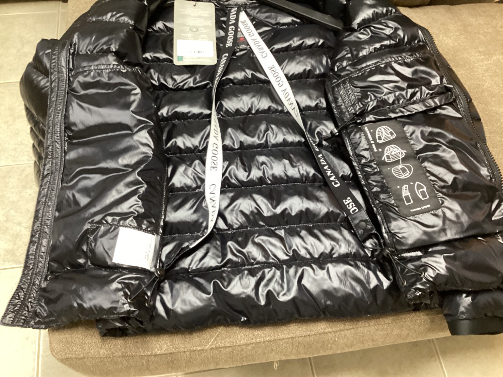 Canada Goose Crofton Hoody Black Size Medium Men's Puffer image 6