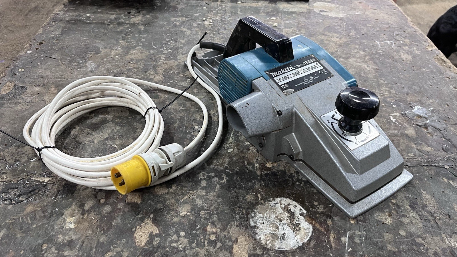 Makita 1806B 170mm Wood Planer