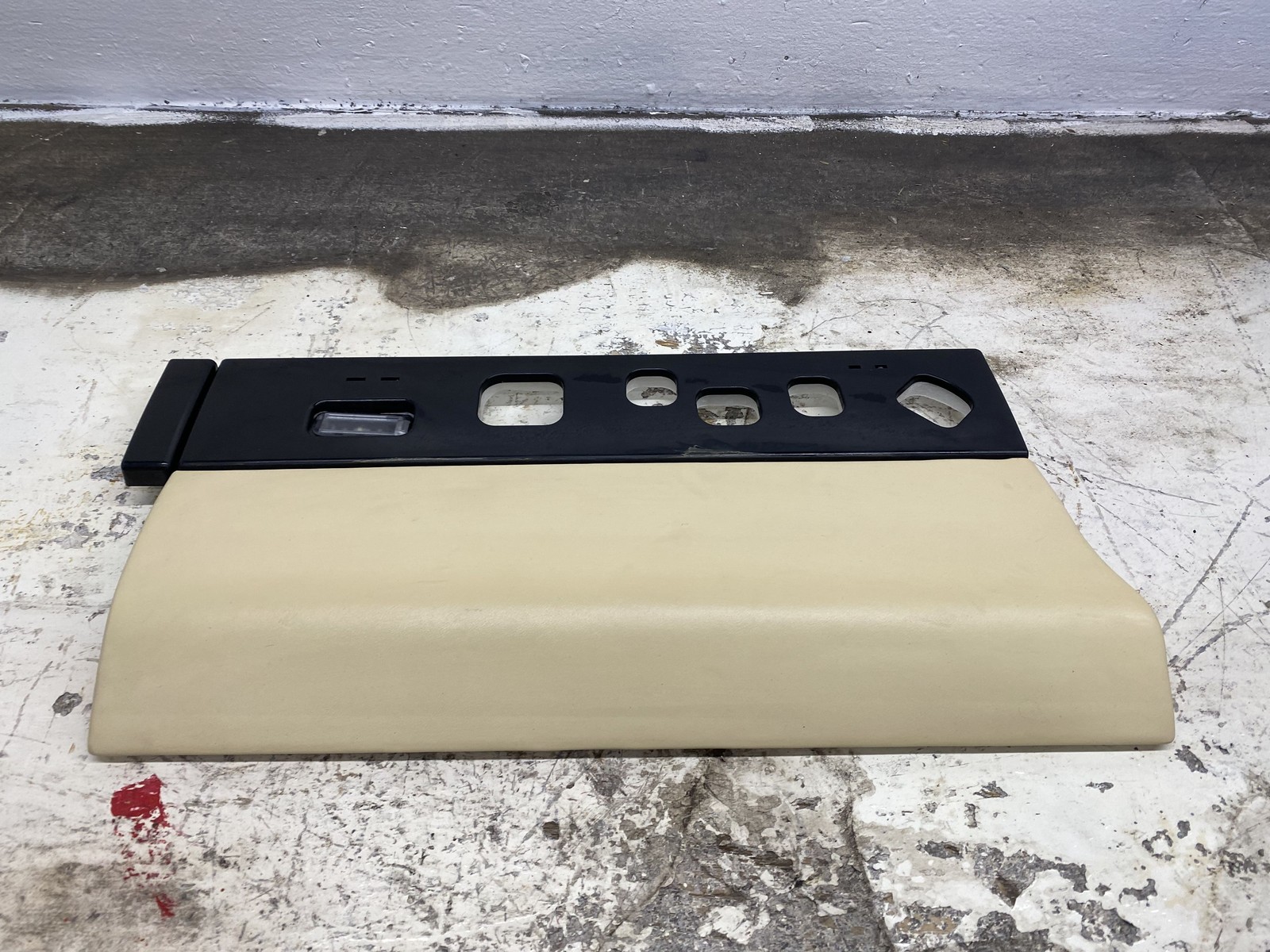 2010-2020 BENTLEY MULSANNE OEM FRONT RIGHT DASH KNEE BOLSTER TRIM COVER PANEL