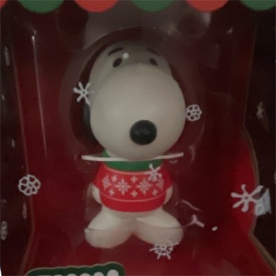Super7 Peanuts Snoopy Fun! Fun! Snowflake Sweater Vinyl Figure