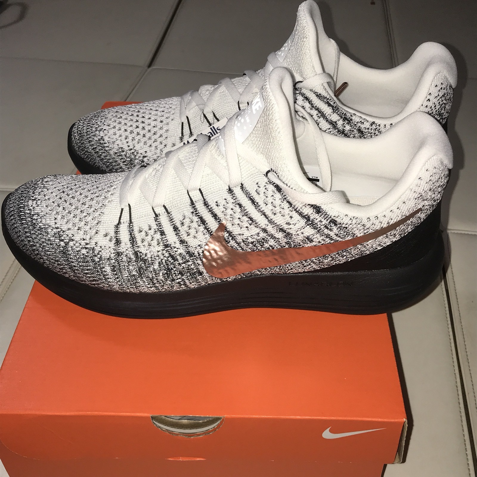 MEN'S NIKE LunarEpic LOW FLYKNIT 2 EXPLORER EXPLORER EXPLORER RUNNING SHOES 904742-100 SIZE 9.5 568c80 MEN'S NIKE LunarEpic LOW FLYKNIT 2 EXPLORER EXPLORER EXPLORER RUNNING SHOES 904742-100 SIZE 9.5 568c80