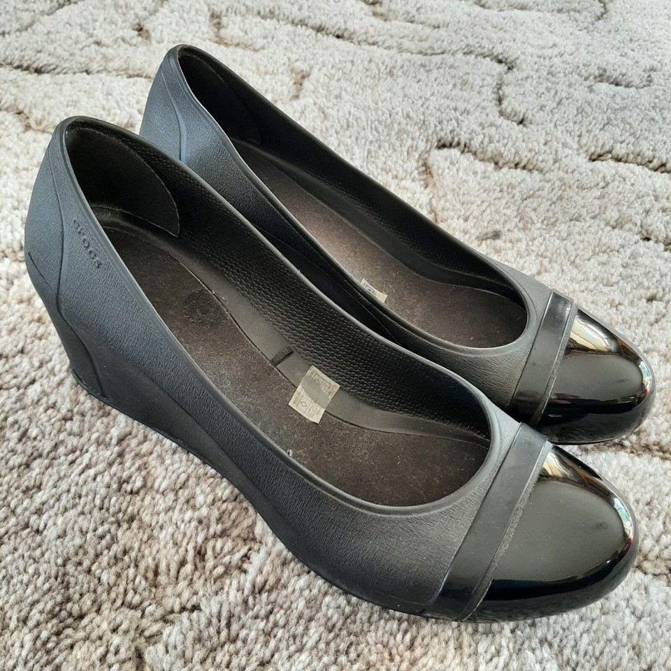 Crocs Mid Heels Womens 9 Cap Toe Wedge Pumps Black Slip On