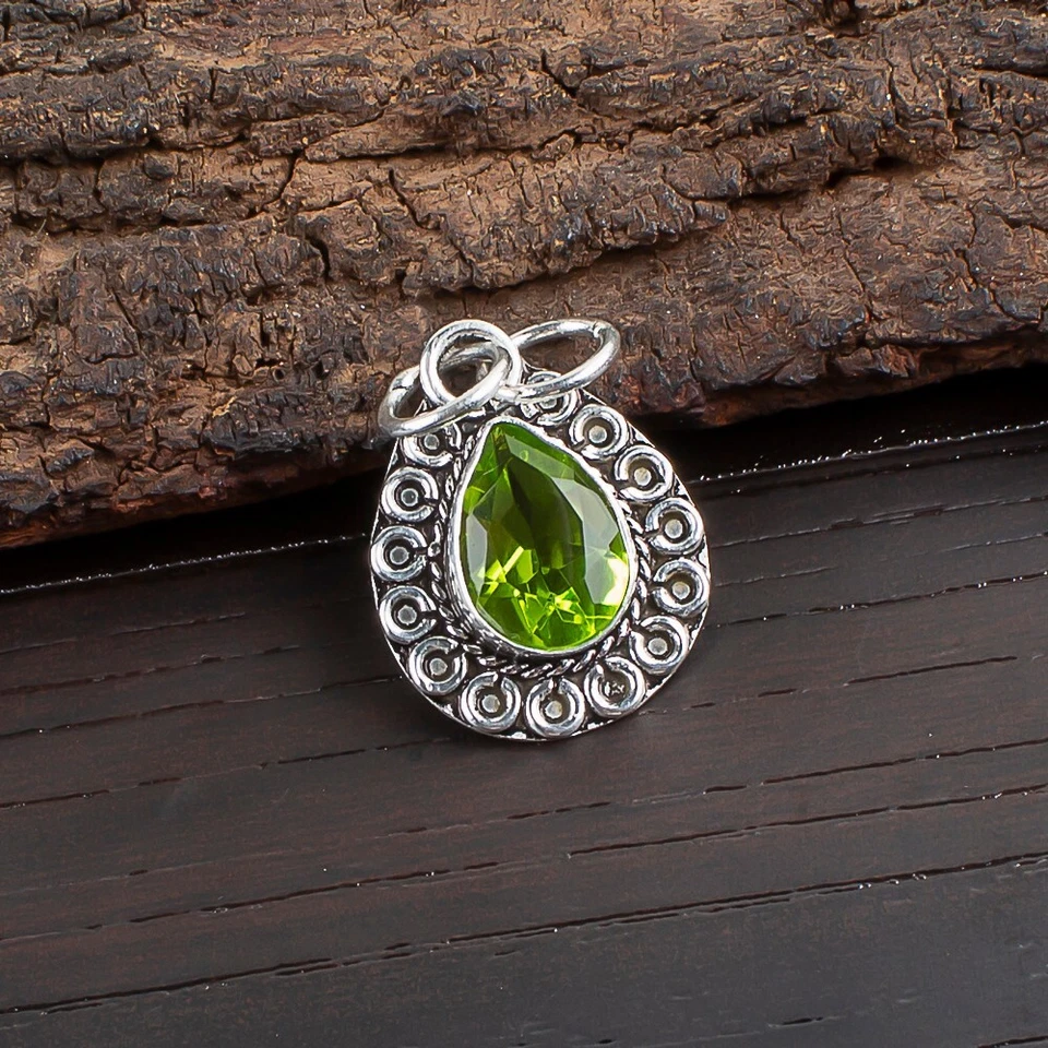 Precioso colgante de piedras preciosas de peridoto de plata de ley 925 hecho a mano joyas para regalo Foto 3 de 4