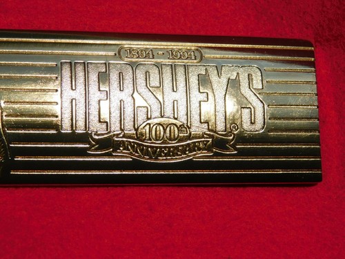 VINTAGE 1894-1994 HERHEY'S 100° ANNIVERSARIO METALLO TAVOLETTA CIOCCOLATO PESO CARTA - Foto 4 di 11
