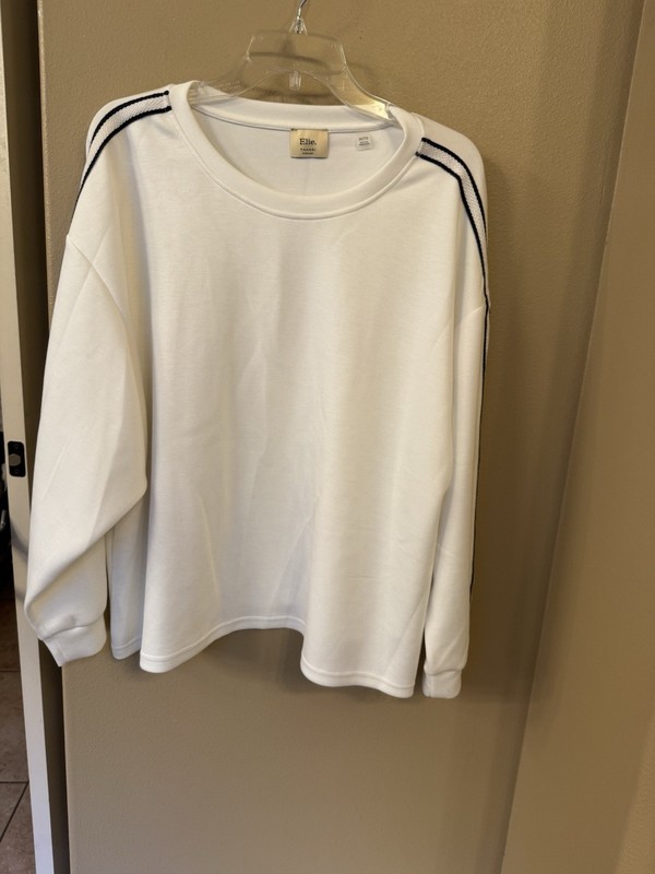 Elie Tahari White Top With Navy Piping On The Sleeves-Women’s 2X