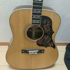 Chitarra acustica Yamaha FG-401W naturale con battipenna fantasia rosa