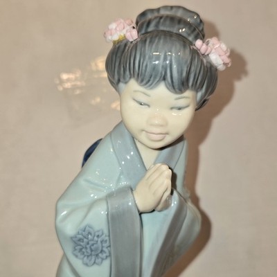 Vintage Lladro Sayonara Japanese Geisha Girl Figurine #4989 Retired EUC