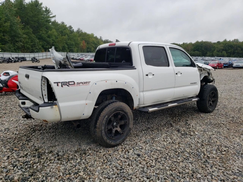 Used Rear Left Door Assembly Rear Side fits: 2015 Toyota Tacoma Crew Cab 4 Dr el Foto 3 de 4