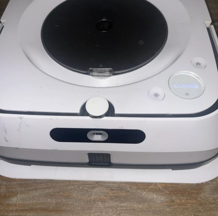 iRobot Braava Jet M6 (6110) Ultimate Wi-Fi Connected Robot Mop