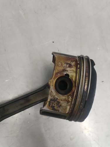 Mercedes Piston with connecting rod for W204 S204 C180 CGI 1.8 - Picture 9 of 10