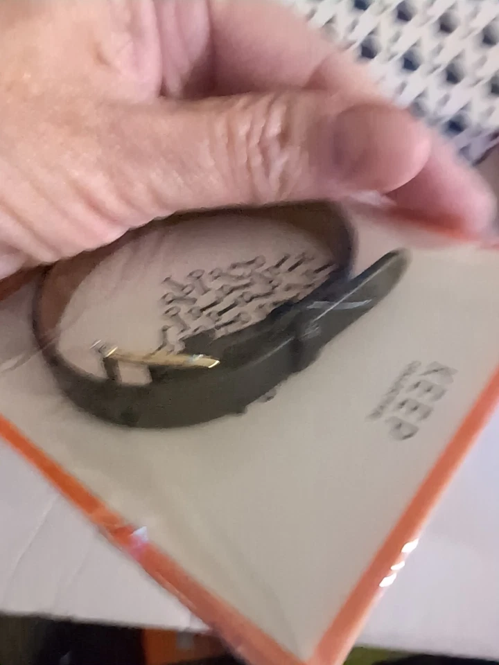 Brazalete Stella And Dot Keep Collective doble banda de cuero negro/silla de montar dorado Foto 4 de 4