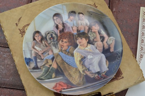 Annie and the Orphans Fourth Issue The Edwin M Knowles China Co - Picture 2 of 7