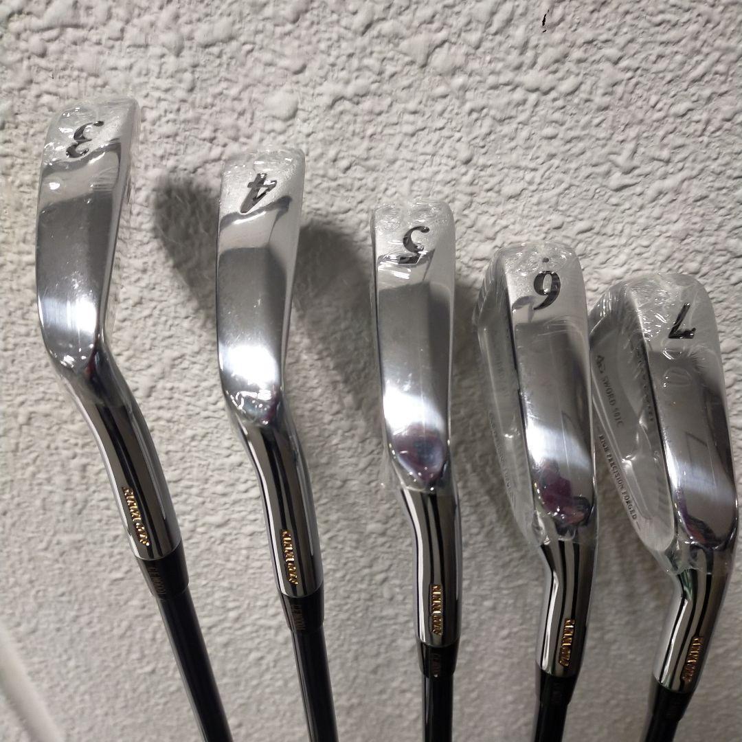 Katana SWORD 501C Screw Cavity 7 Iron Katana Firm Graphite Shaft Katana SWORD 501C Screw Cavity 7 Iron Katana Firm Graphite Shaft