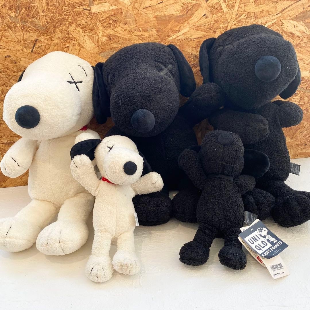 Snoopy x KAWS Peanuts Plush Set of 5 UNIQLO Official Character Toys Black White
