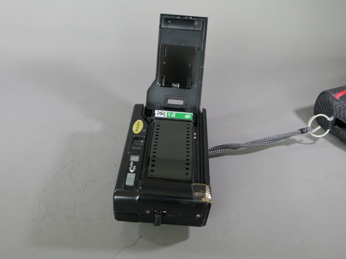Yashica T AF 35mm Film Point and Shoot AF Camera Carl Zeiss 35/3.5 Tessar Lens | - Picture 14 of 17
