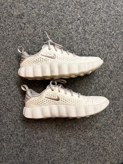 Nike Performance MIND 002 Trainingsschuh summit white/metalli Gr. 9 / 42 5