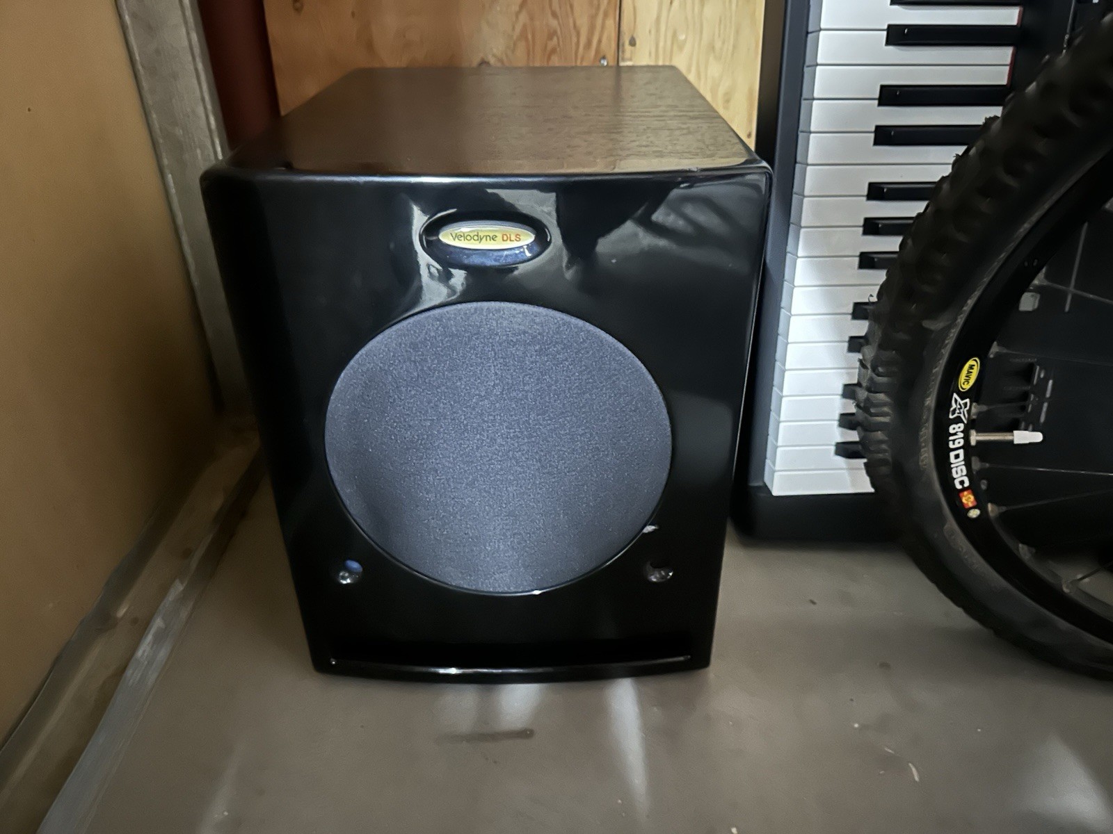 Velodyne Dls-r Series DLS3500R Powered Subwoofer