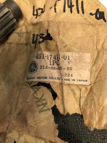Yamaha OEM 18T Main Axle 1975 YZ250 YZ360 431-17411-01 NWOB - Picture 8 of 13