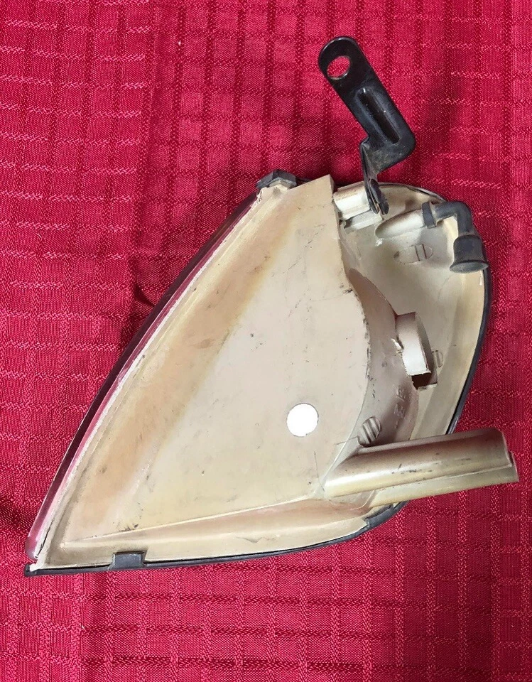 1993 Pontiac Lemans Right Parking Cornering Side Light Lamp 63K A+ DN - Image 4 of 4