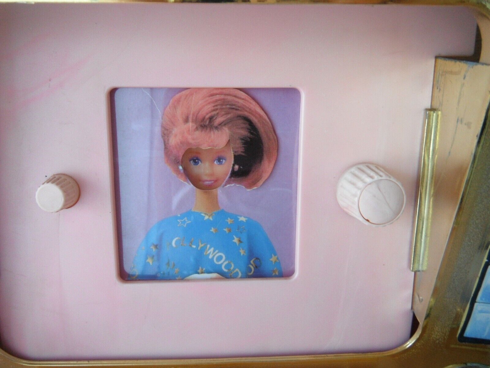 Barbie salon de coiffure avec chaise ventouse