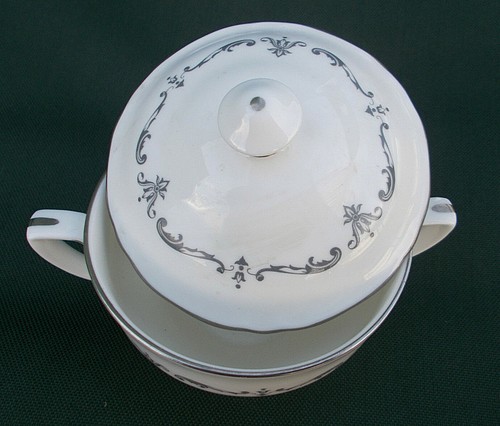 Royal Worcester SILVER CHANTILLY. Covered Sugar Box - Picture 3 of 3
